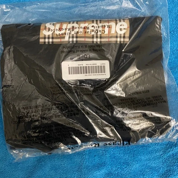 Supreme x Burberry - Picture 2 of 4